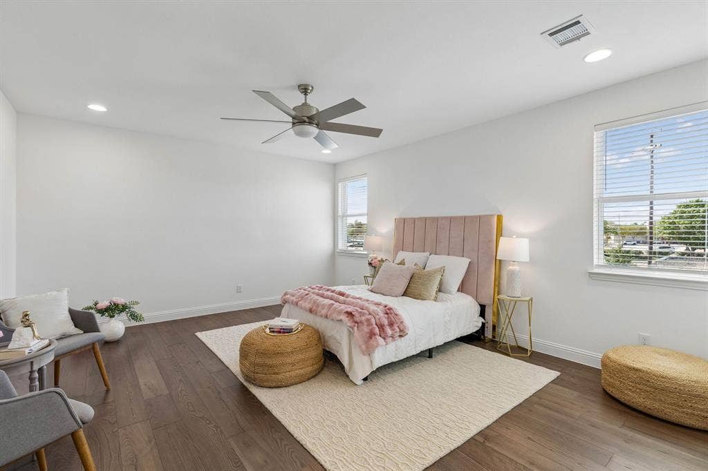 Oversized Primary Bedroom Upstairs ensuite- laundry connections