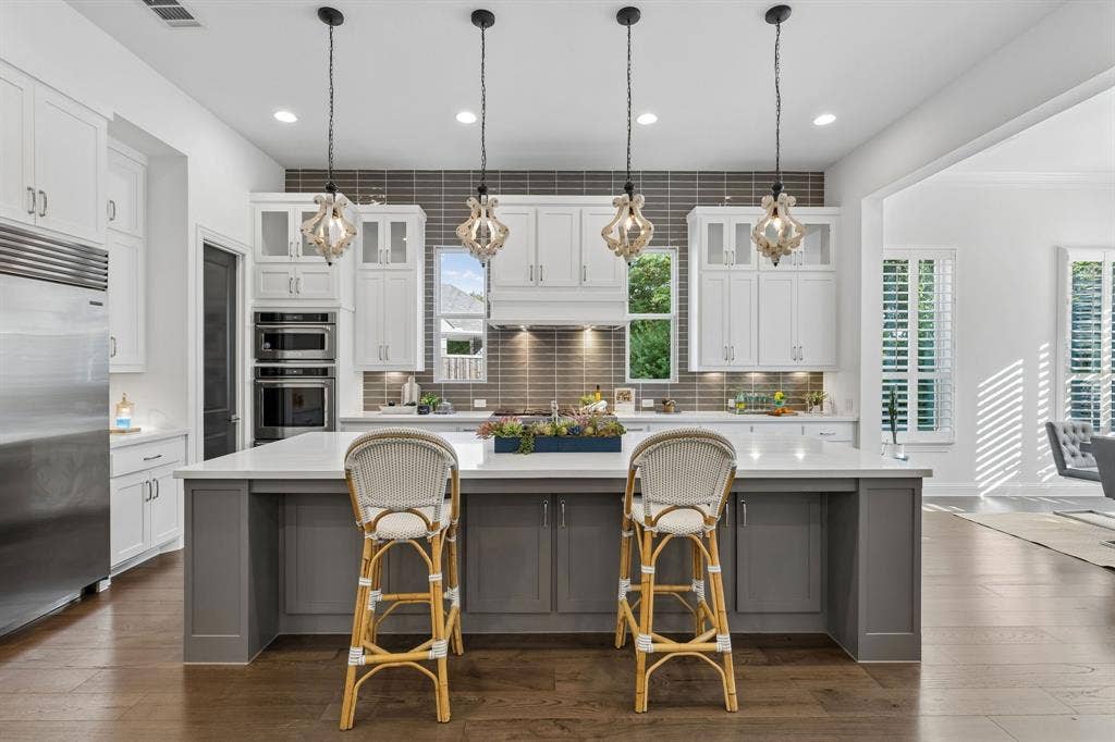 Expansive Kitchen- Ful Size- Side by Side Subzero Regrigerator/Freezer
