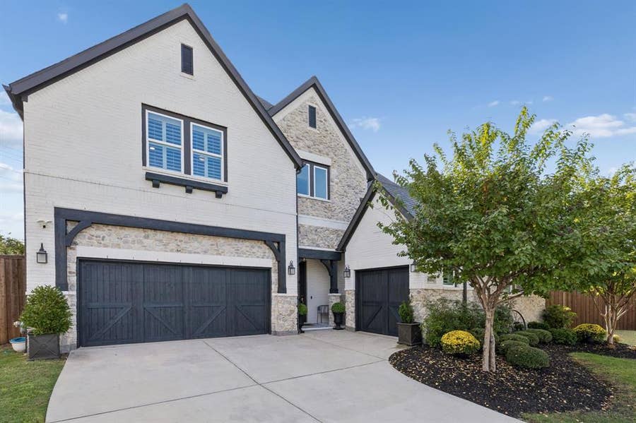 Property photo for 8004 Sarahville Drive, Dallas, TX