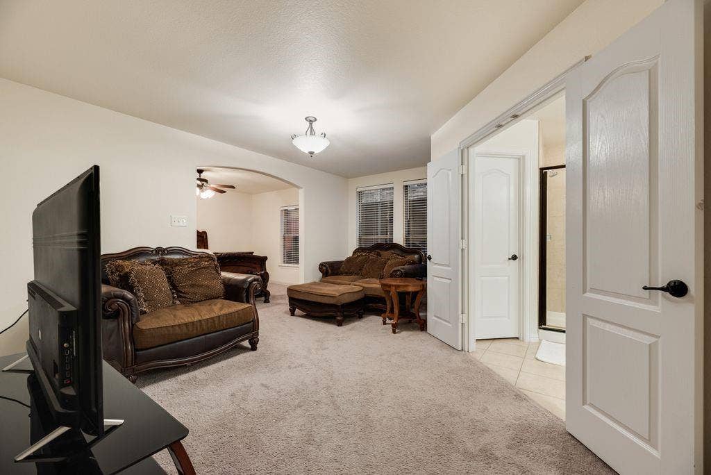 Primary bedroom sitting area