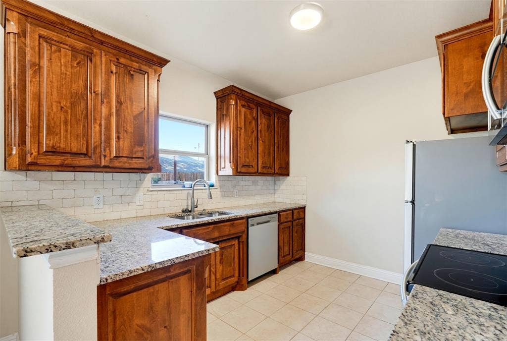 4721 Woodview Lane, Forest Hill, TX 76140