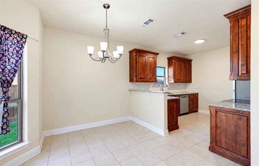 4721 Woodview Lane, Forest Hill, TX 76140