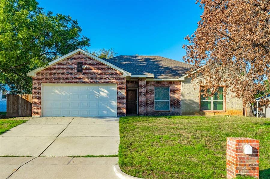 Property photo for 4721 Woodview Lane, Forest Hill, TX