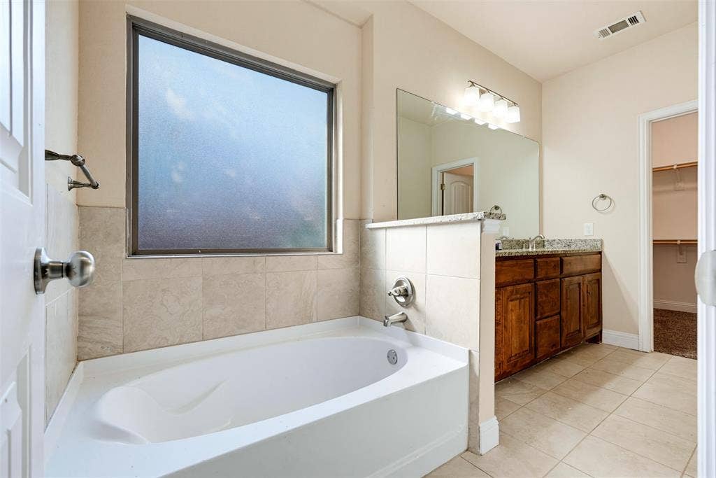 4721 Woodview Lane, Forest Hill, TX 76140
