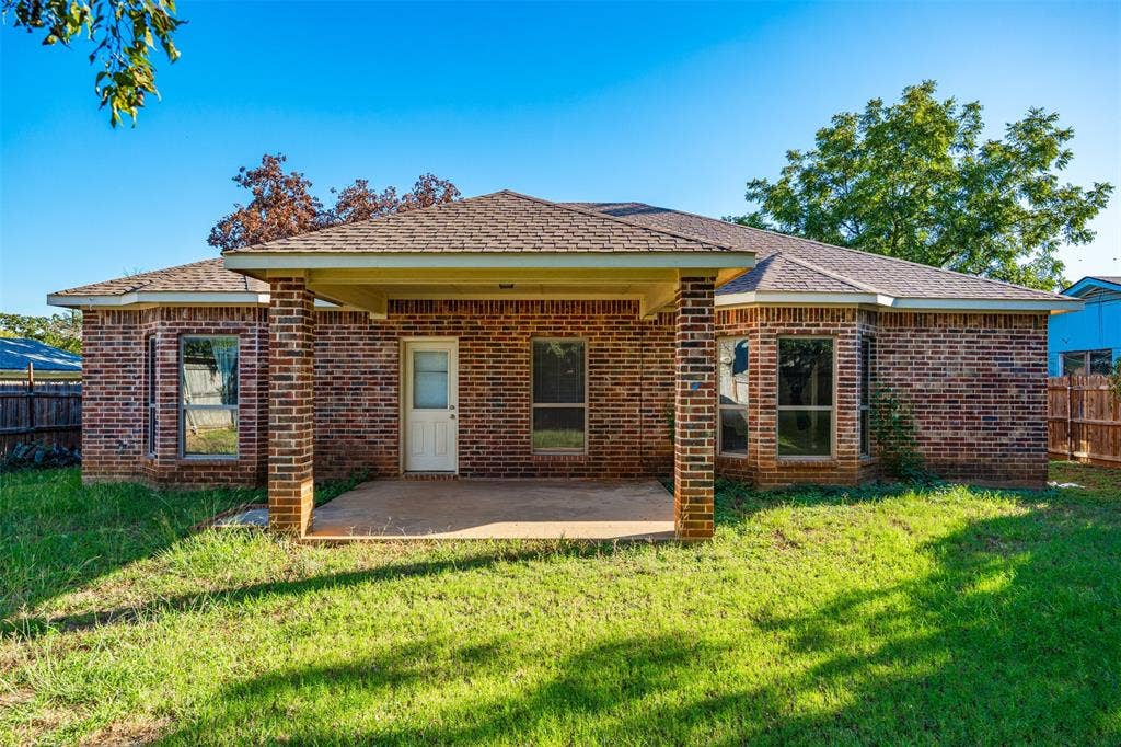 4721 Woodview Lane, Forest Hill, TX 76140