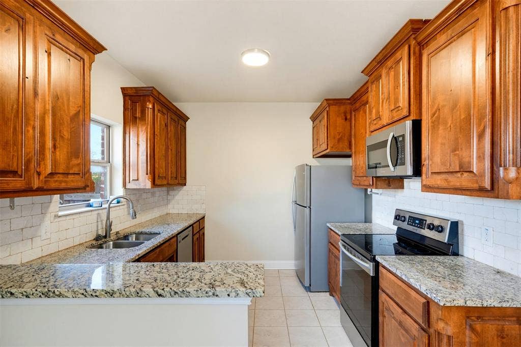 4721 Woodview Lane, Forest Hill, TX 76140