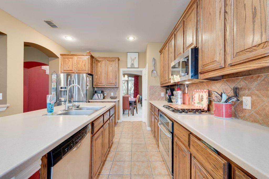 6011 Crestridge Lane, Sachse, TX 75048