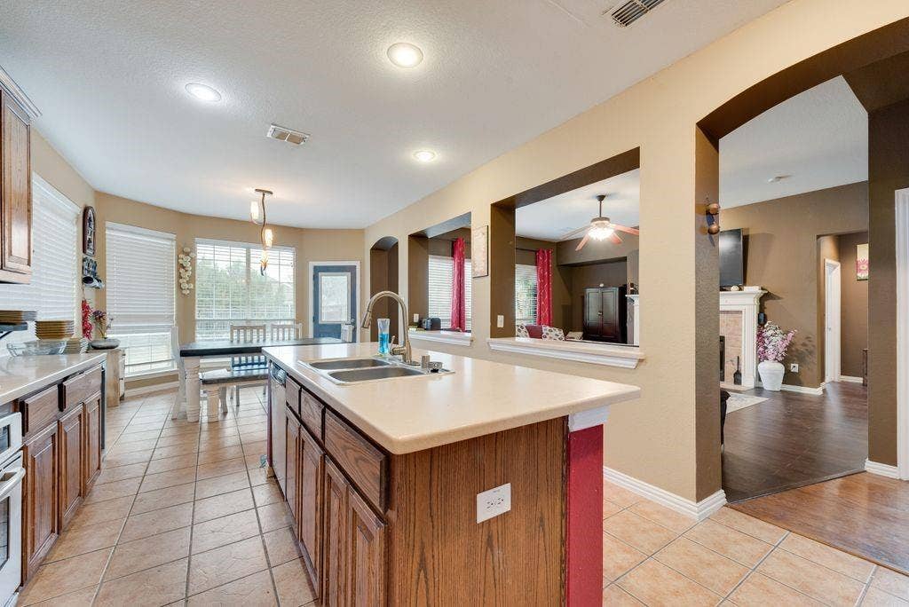 6011 Crestridge Lane, Sachse, TX 75048