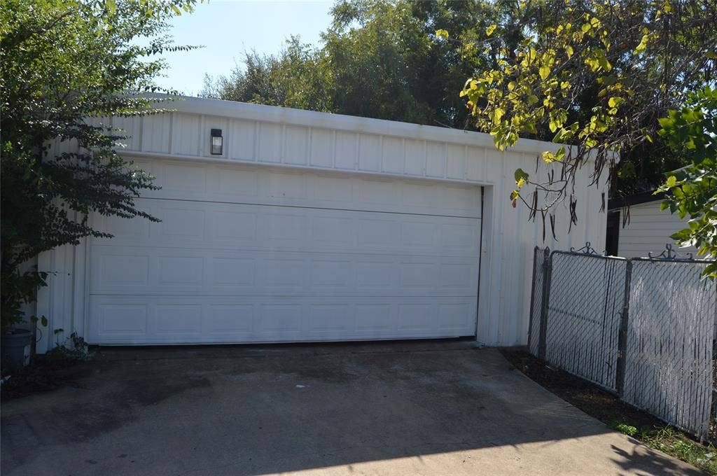 1613 Jones Street, Greenville, TX 75401 Shop building