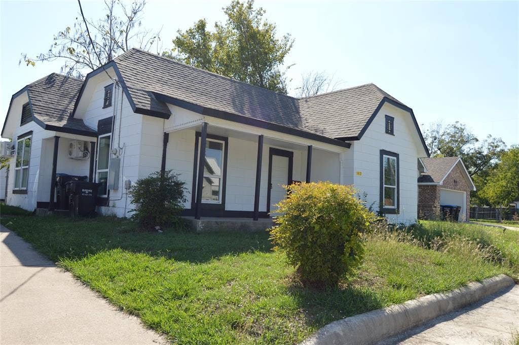 1613 Jones Street, Greenville, TX 75401 1613 Jones Street, Greenville, TX 75401