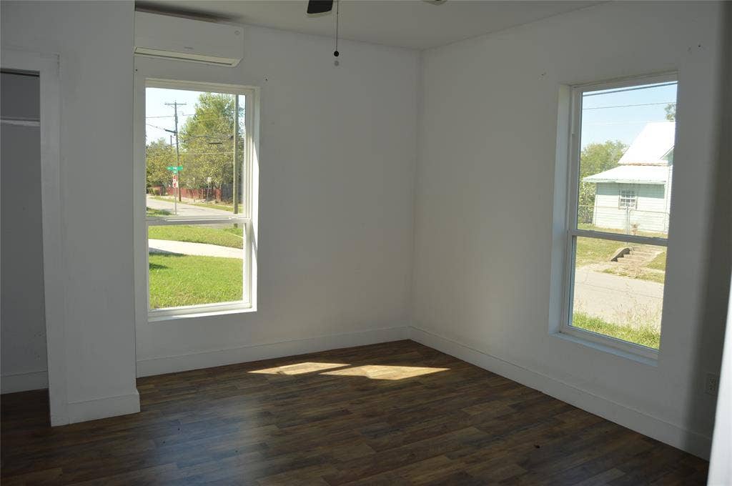 1613 Jones Street, Greenville, TX 75401 1613 Jones Street, Greenville, TX 75401