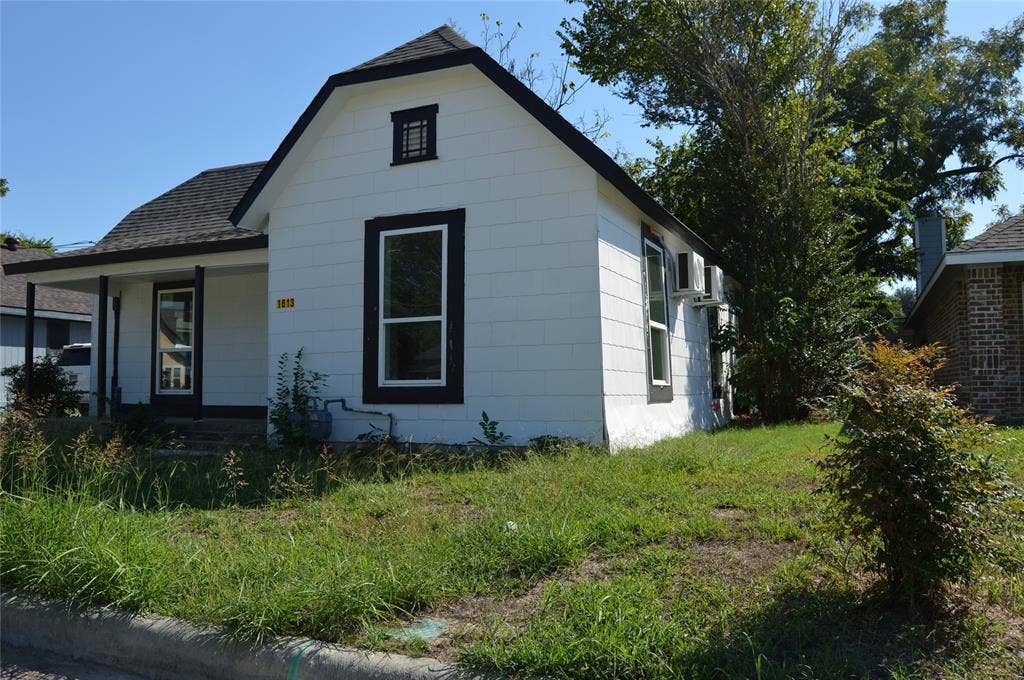 1613 Jones Street, Greenville, TX 75401 1613 Jones Street, Greenville, TX 75401