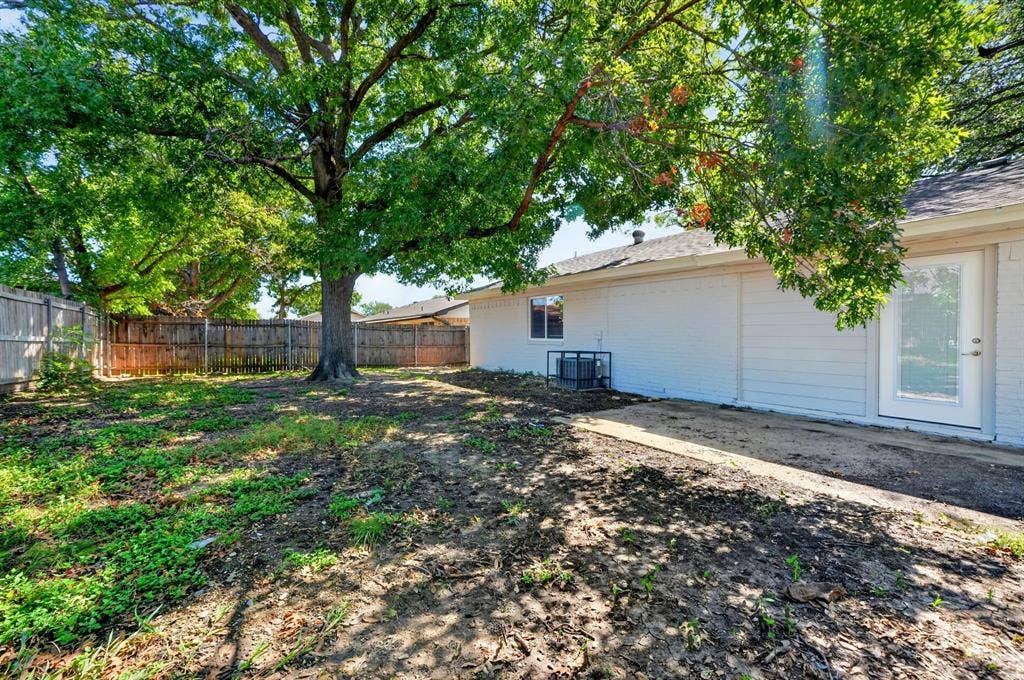 2127 Versailles Drive, Carrollton, TX 75007