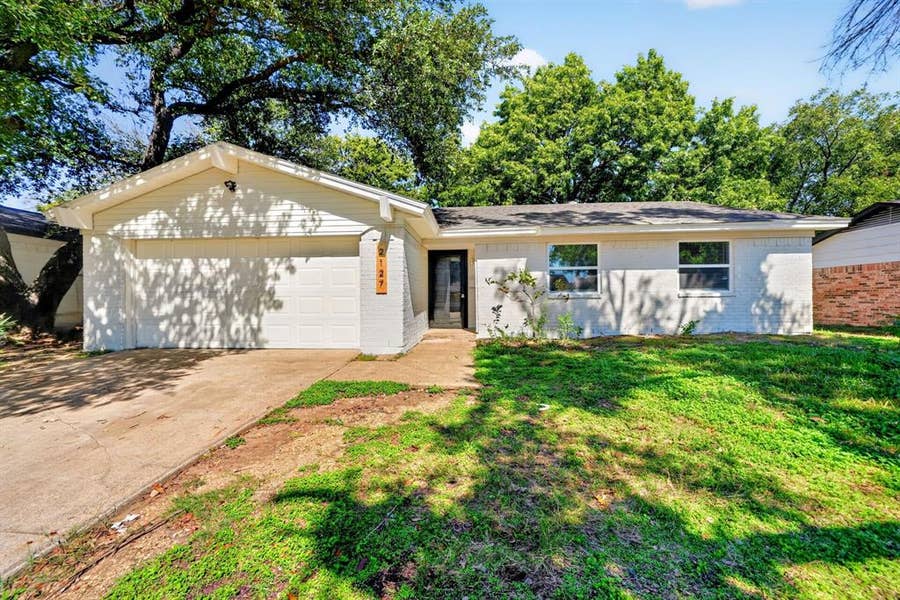 Property photo for 2127 Versailles Drive, Carrollton, TX