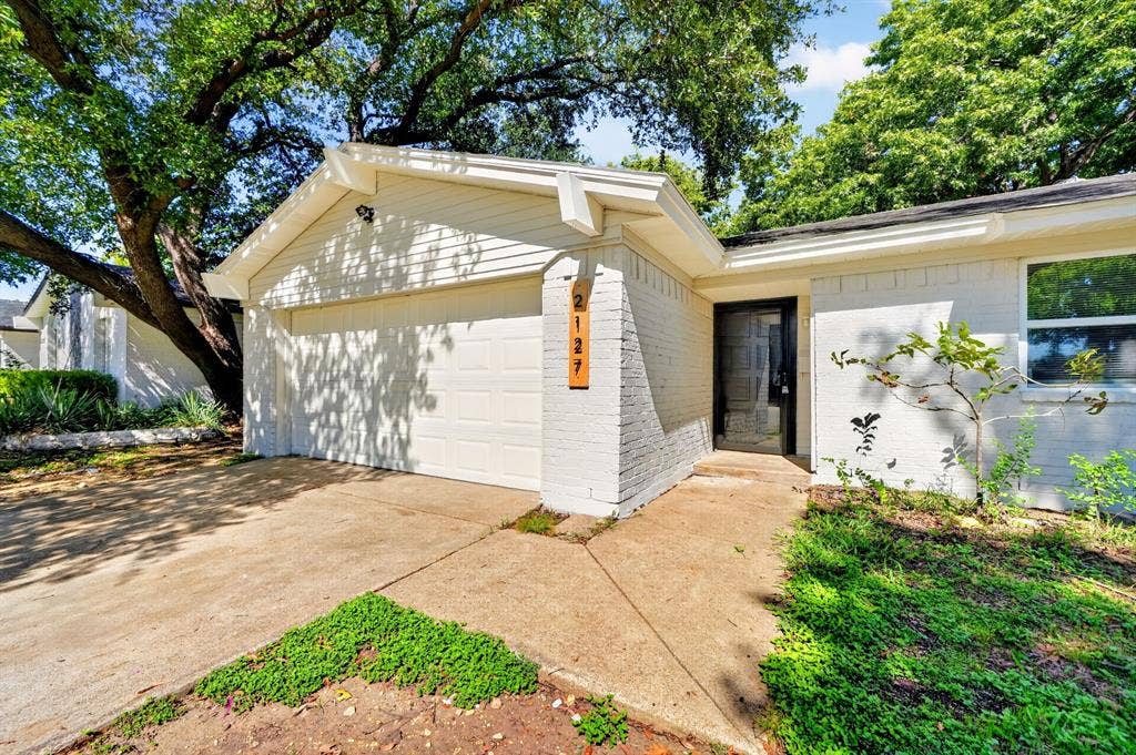 2127 Versailles Drive, Carrollton, TX 75007