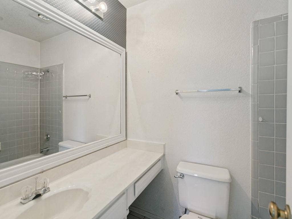 714 Bluebonnet Drive, Allen, TX 75002 Guest bathroom