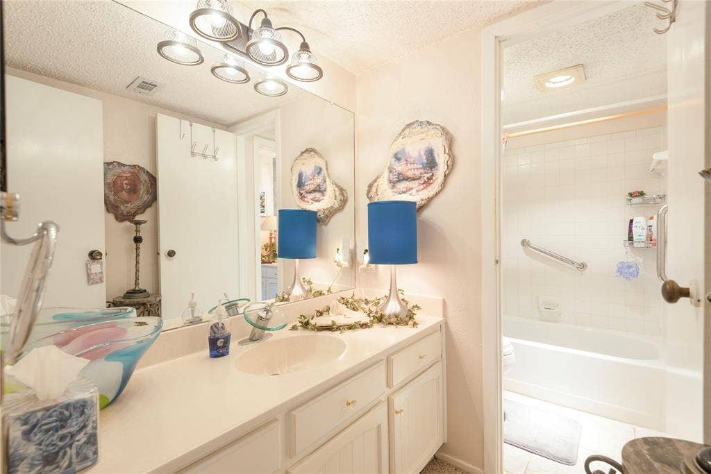 1909 Linda Lane, Richardson, TX 75081 1909 Linda Lane, Richardson, TX 75081