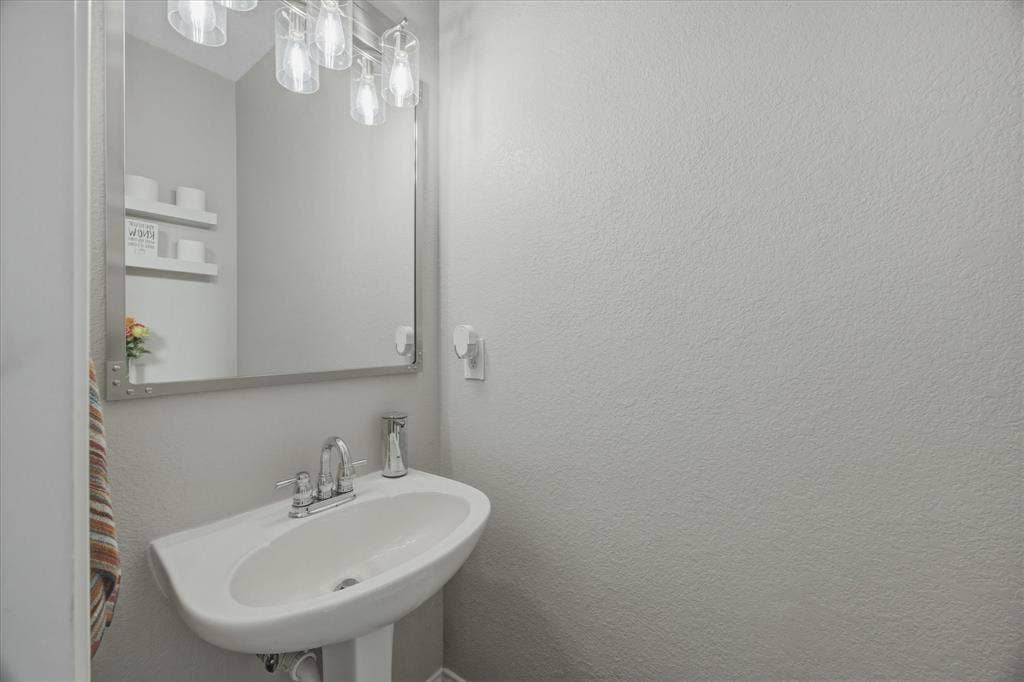 322 Sweet Leaf Lane, Lake Dallas, TX 75065 Half Bath downstairs