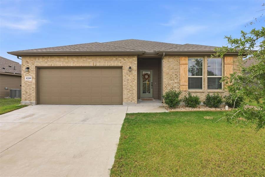 Property photo for 8209 Tomcat Trail, Godley, TX