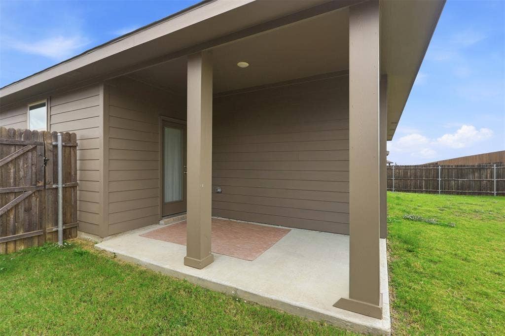 8209 Tomcat Trail, Godley, TX 76044