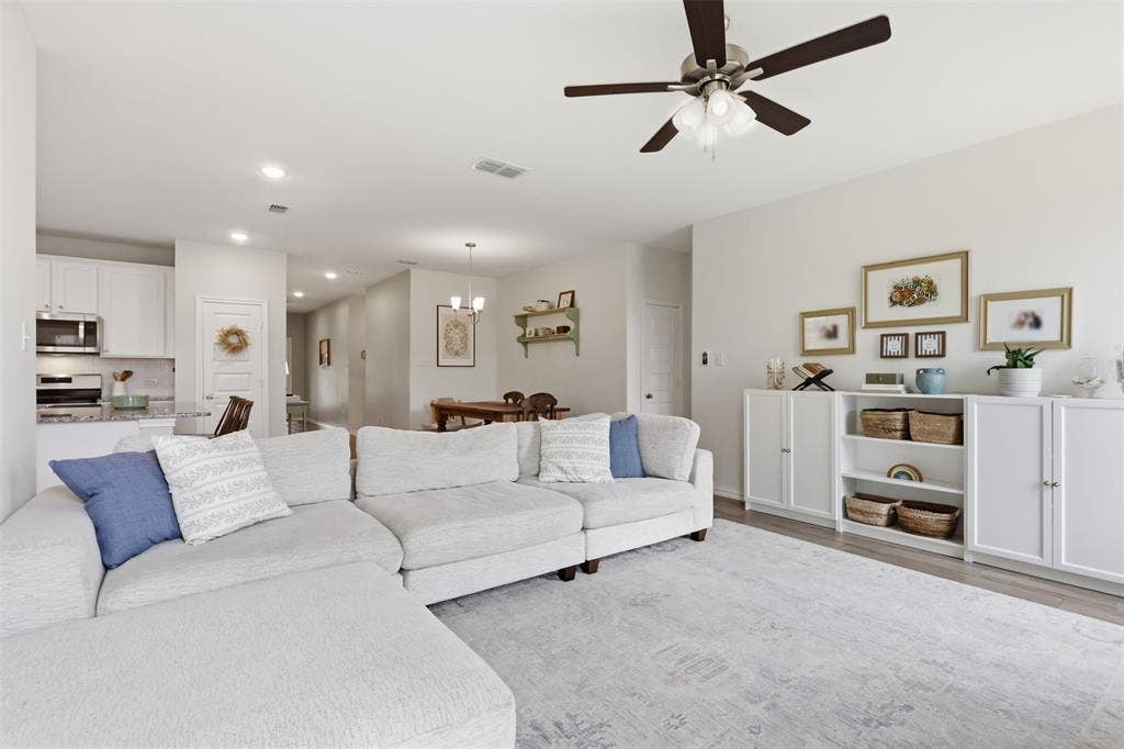 8209 Tomcat Trail, Godley, TX 76044