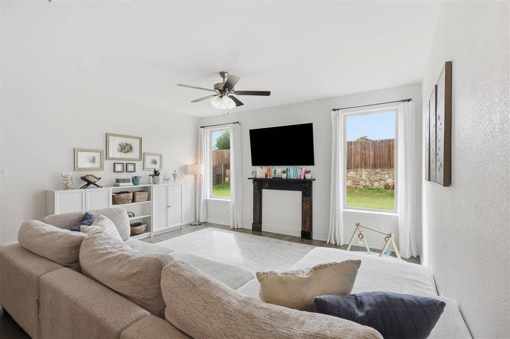 8209 Tomcat Trail, Godley, TX 76044
