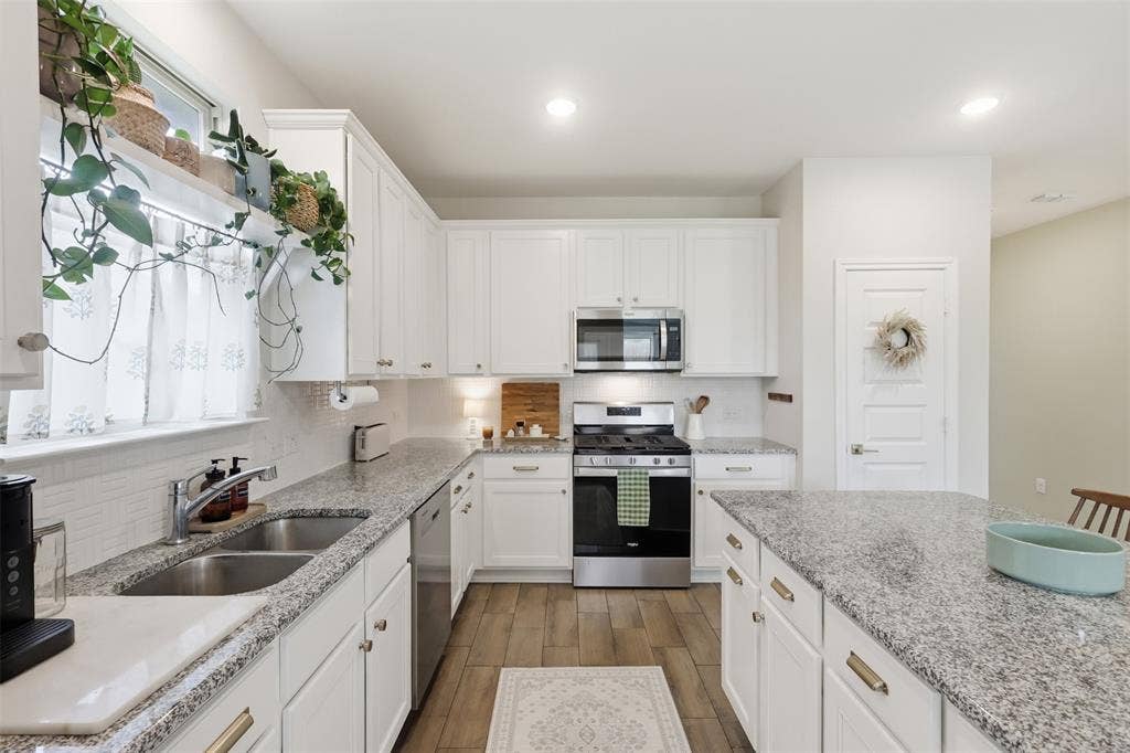 8209 Tomcat Trail, Godley, TX 76044