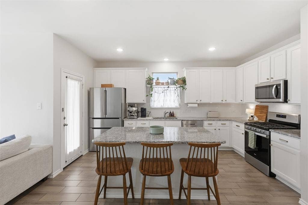 8209 Tomcat Trail, Godley, TX 76044