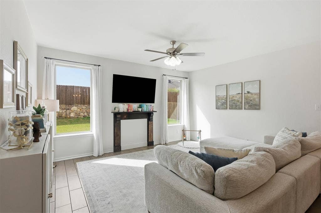 8209 Tomcat Trail, Godley, TX 76044