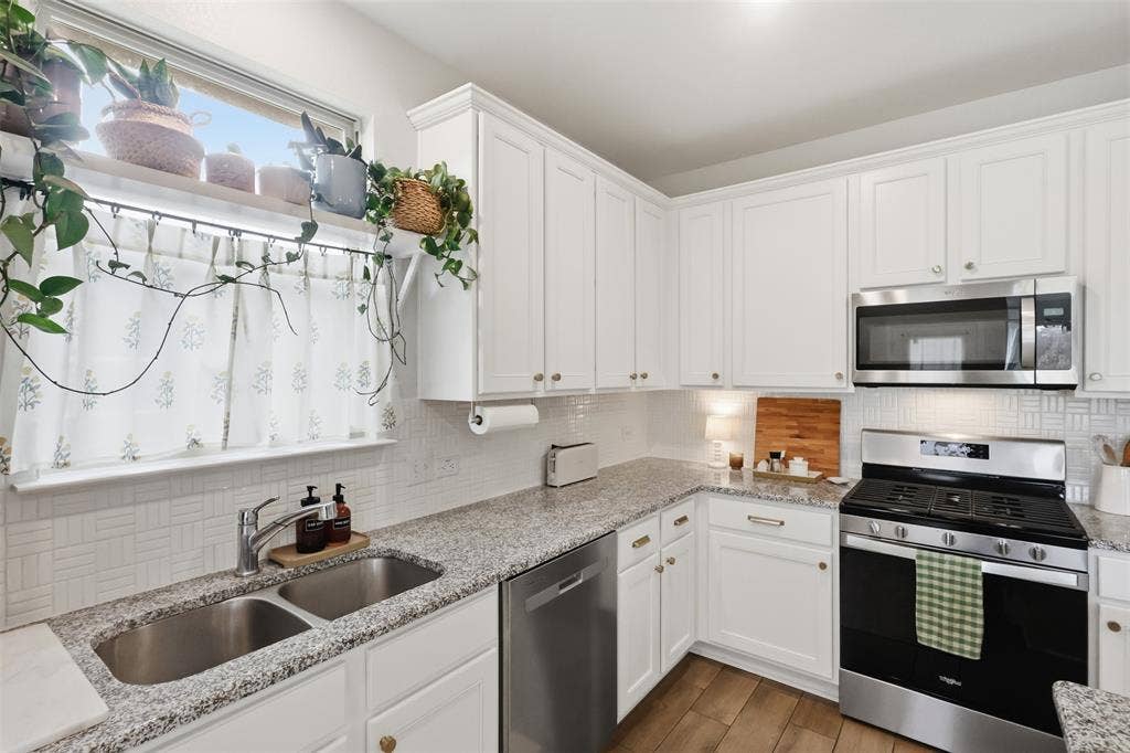 8209 Tomcat Trail, Godley, TX 76044