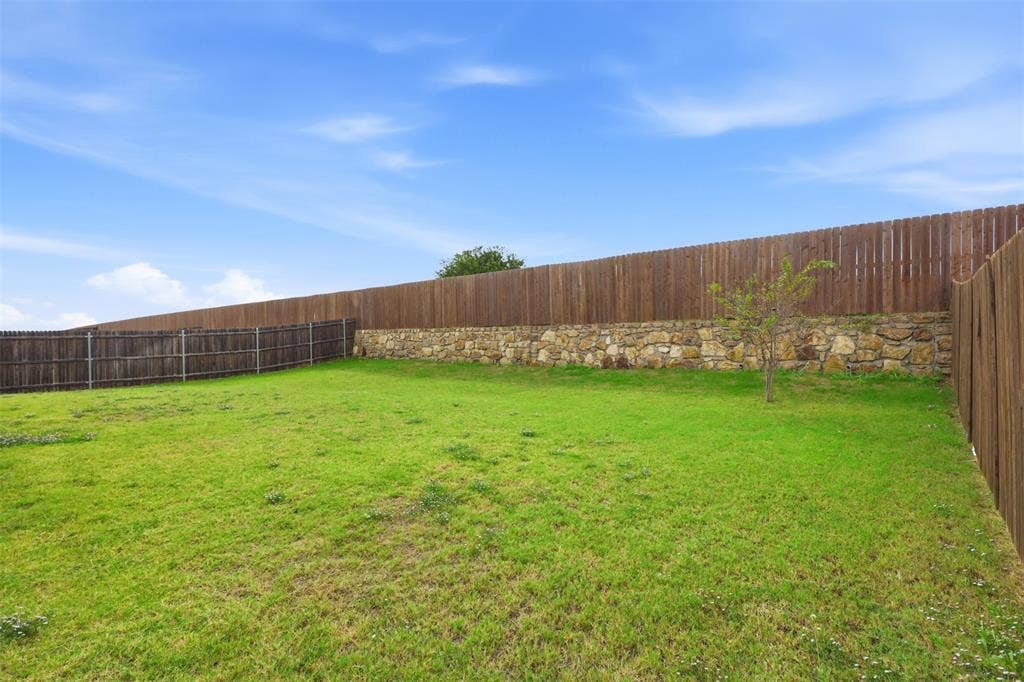 8209 Tomcat Trail, Godley, TX 76044