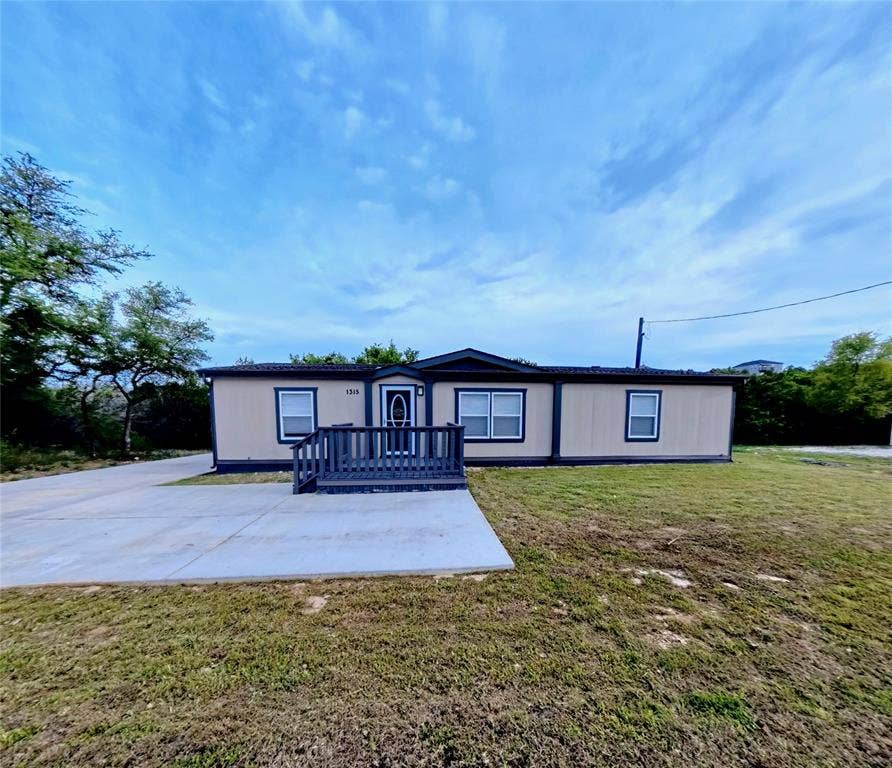 Property photo for 1315 Phoenix Court, Granbury, TX