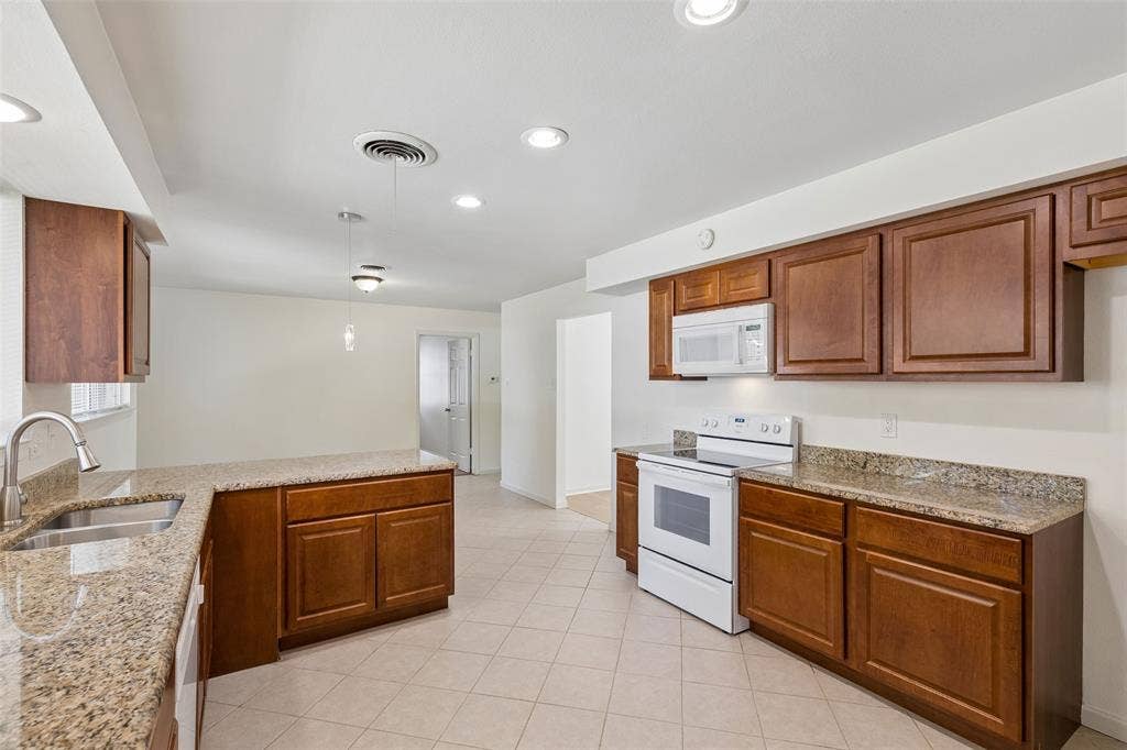 1723 Carlisle Street, Irving, TX 75062 1723 Carlisle Street, Irving, TX 75062