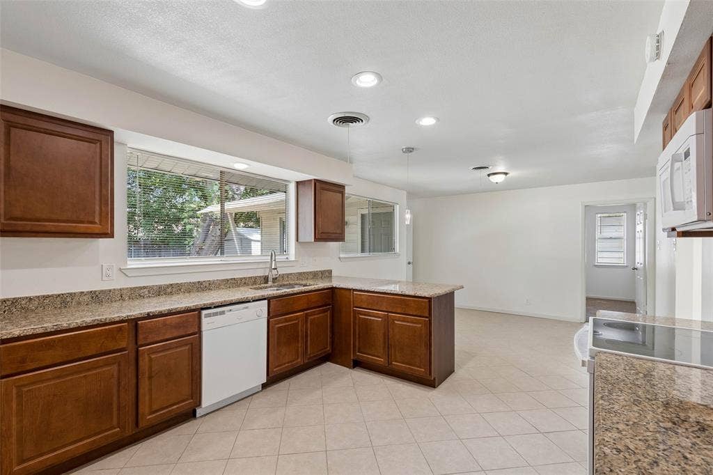 1723 Carlisle Street, Irving, TX 75062 1723 Carlisle Street, Irving, TX 75062