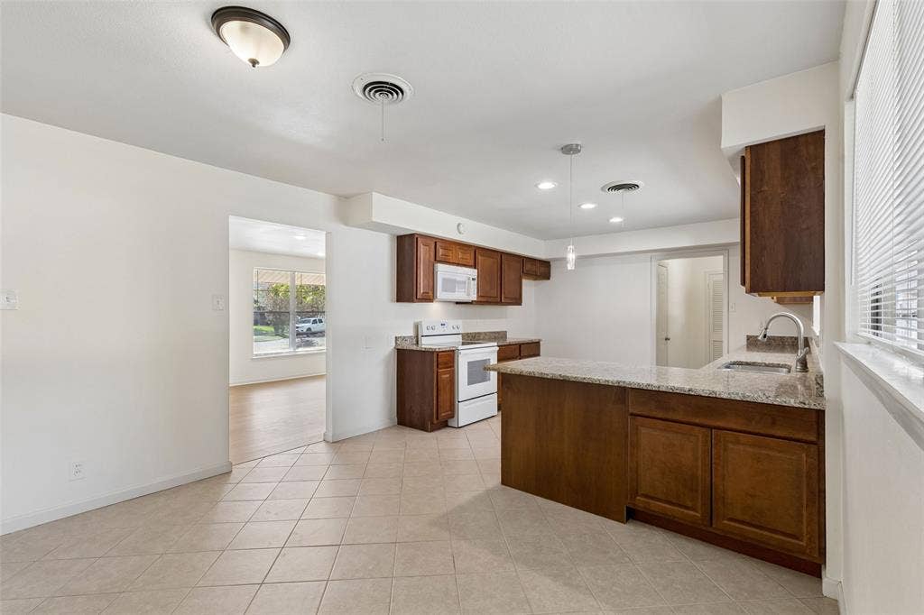 1723 Carlisle Street, Irving, TX 75062 1723 Carlisle Street, Irving, TX 75062