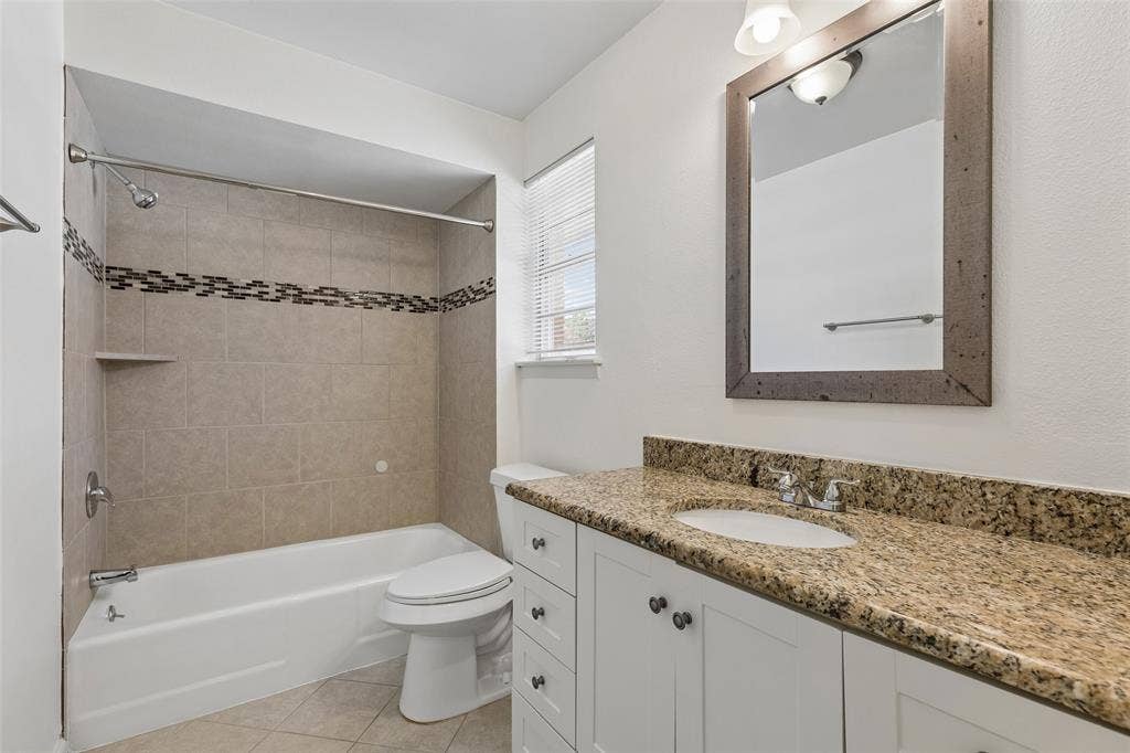 1723 Carlisle Street, Irving, TX 75062 Hall bathroom