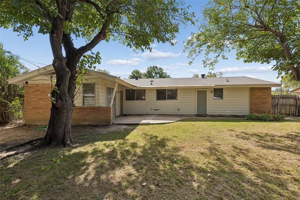 1723 Carlisle Street, Irving, TX 75062 1723 Carlisle Street, Irving, TX 75062