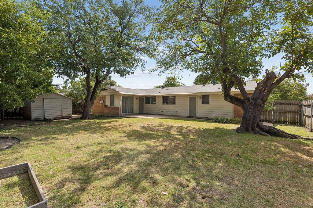 1723 Carlisle Street, Irving, TX 75062 1723 Carlisle Street, Irving, TX 75062