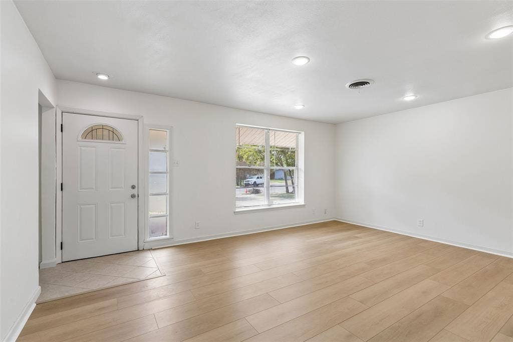 1723 Carlisle Street, Irving, TX 75062 1723 Carlisle Street, Irving, TX 75062