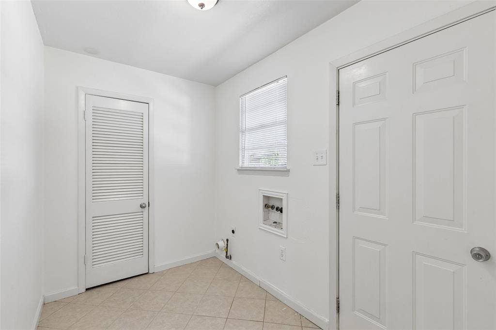 1723 Carlisle Street, Irving, TX 75062 1723 Carlisle Street, Irving, TX 75062