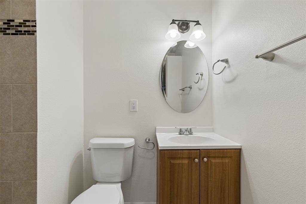 1723 Carlisle Street, Irving, TX 75062 1723 Carlisle Street, Irving, TX 75062