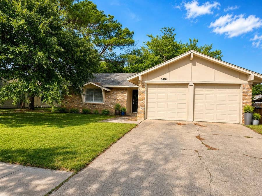 Property photo for 5410 Kings Manor Drive, Lake Dallas, TX