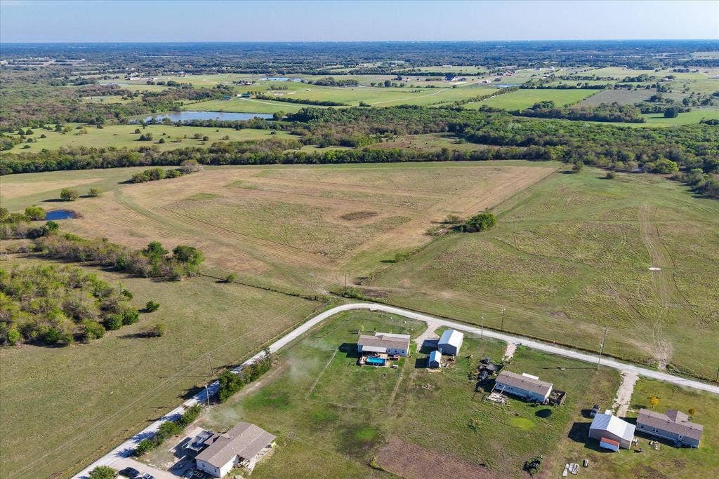 5390 CR 1091, Celeste, TX 75423