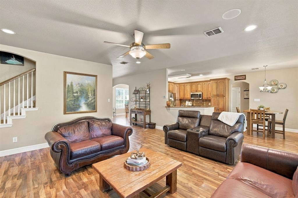 1909 Nancy Jane Circle, Garland, TX 75043 1909 Nancy Jane Circle, Garland, TX 75043