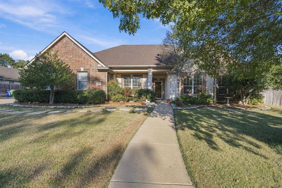 Property photo for 1909 Nancy Jane Circle, Garland, TX