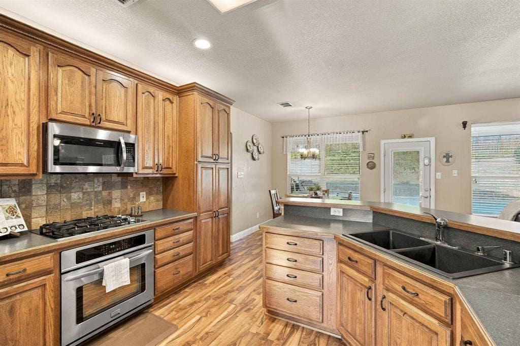 1909 Nancy Jane Circle, Garland, TX 75043 1909 Nancy Jane Circle, Garland, TX 75043