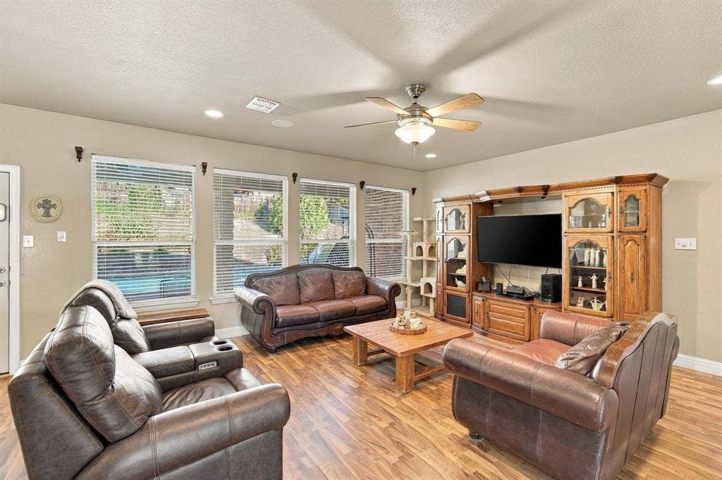 1909 Nancy Jane Circle, Garland, TX 75043 1909 Nancy Jane Circle, Garland, TX 75043