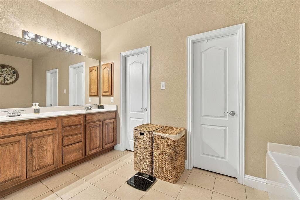1909 Nancy Jane Circle, Garland, TX 75043 1909 Nancy Jane Circle, Garland, TX 75043