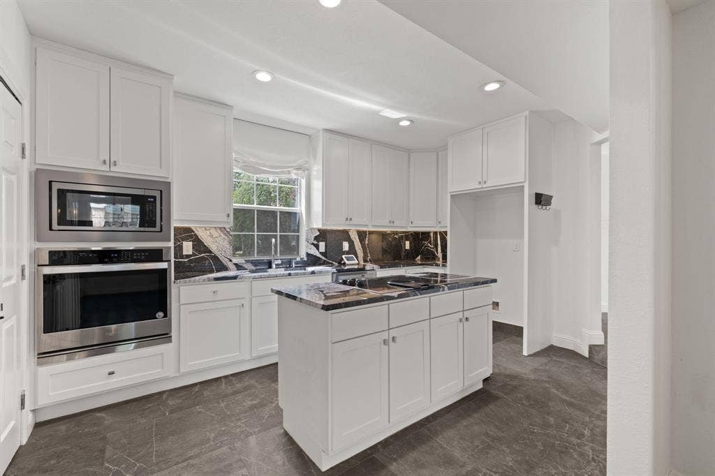 9418 Blue Jay Way, Irving, TX 75063 9418 Blue Jay Way, Irving, TX 75063