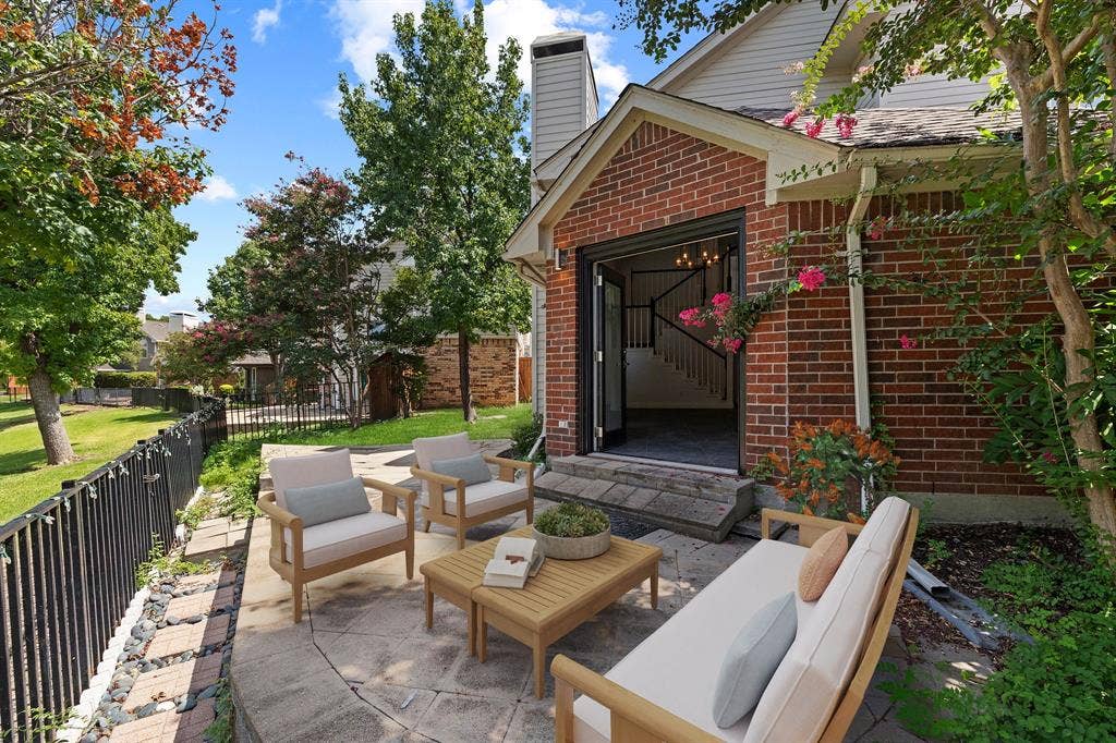 9418 Blue Jay Way, Irving, TX 75063 9418 Blue Jay Way, Irving, TX 75063